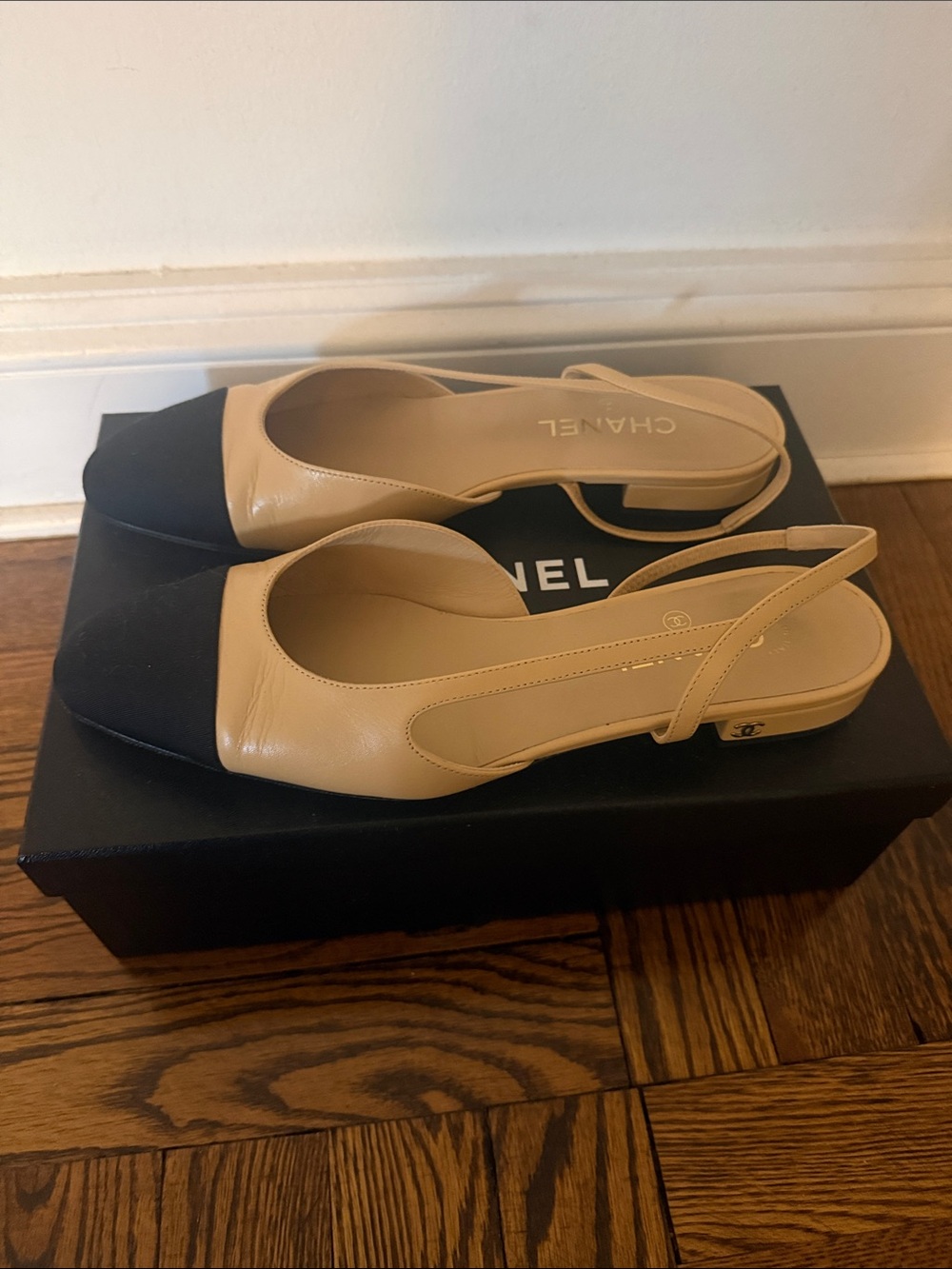 Chanel Slingback Flats in Beige & Black - Size 41 - Picture 9 of 11